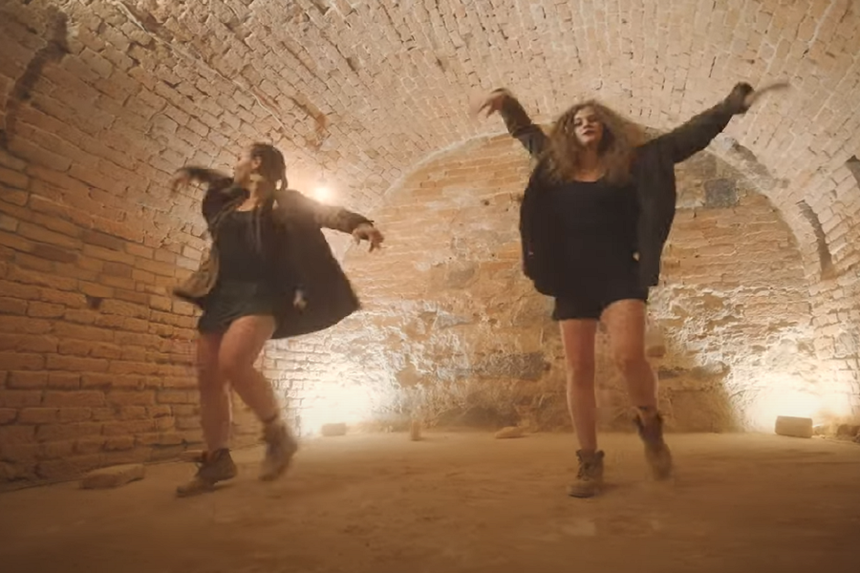 Новини Вінниці / У підземеллях в центрі Вінниці зняли танцювальний кліп про локдаун (ВІДЕО)