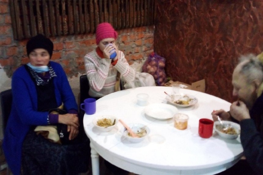 Новини Вінниці / Де у Вінниці у сильні морози обігрівають та годують безхатьків 