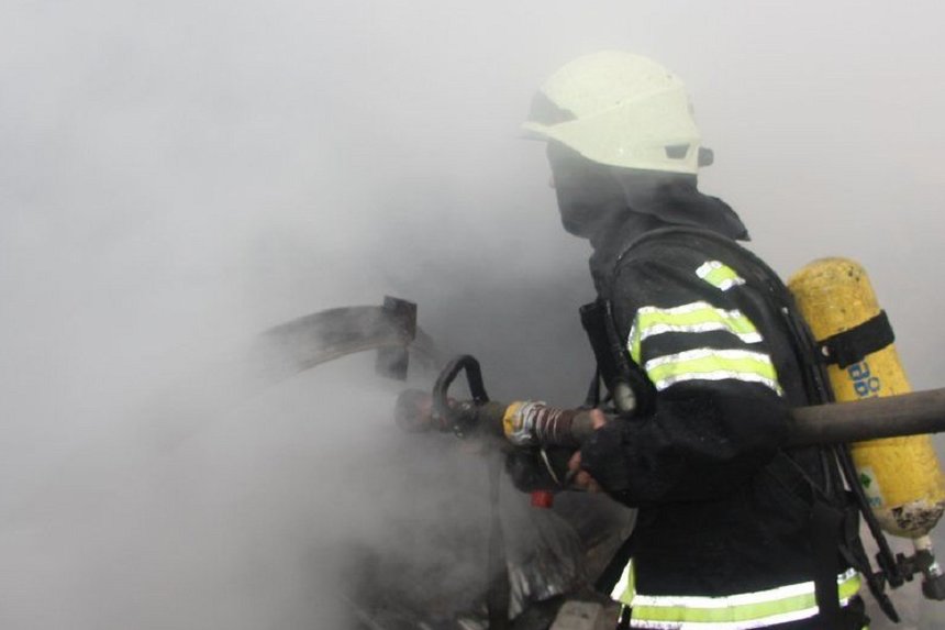 Новини Вінниці / Двоє людей загинуло внаслідок пожежі в Іллінцях на Вінниччині: горіла квартира в дев'ятиповерхівці 