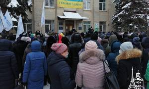 Новини Вінниці / Медики Вінницької ЦРЛ пікетували райраду: не хочуть, щоб лікарню передавали місту (ФОТО, ВІДЕО)