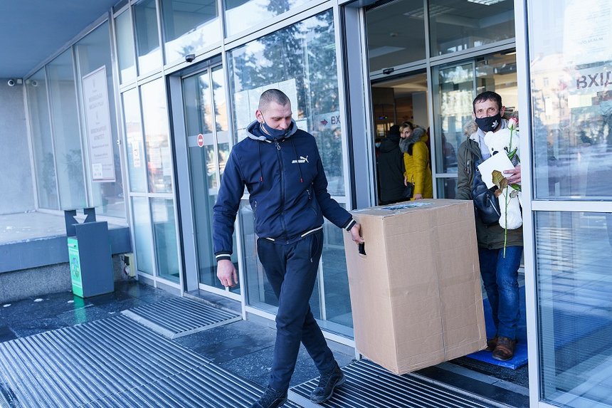 Новини Вінниці / У Вінниці родини, у яких на Новий рік та Різдво народились немовлята, отримали традиційні подарунки від міськради 