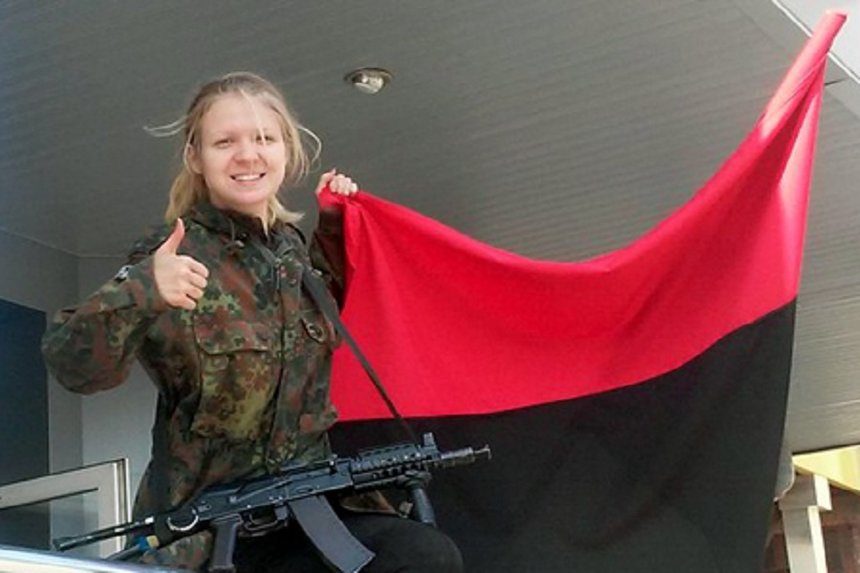 Новини Вінниці / Вінничанку затримали за "подряпану шию" журналіста телеканалу "Наш" у Києві (ВІДЕО)