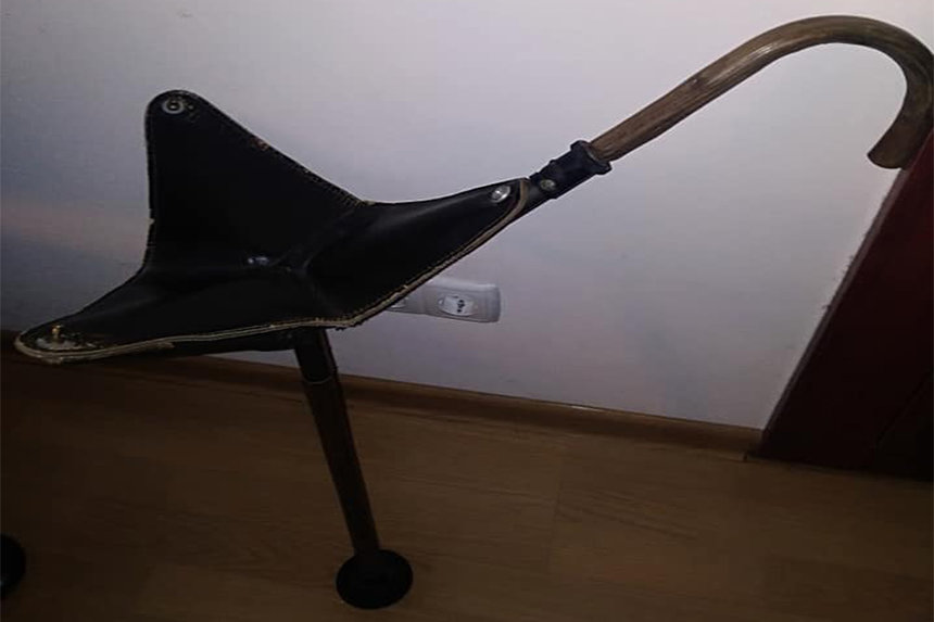 Новини Вінниці / Неподалік Вінниці дослідники знайшли старовинний стілець чудернацької форми (ФОТО)