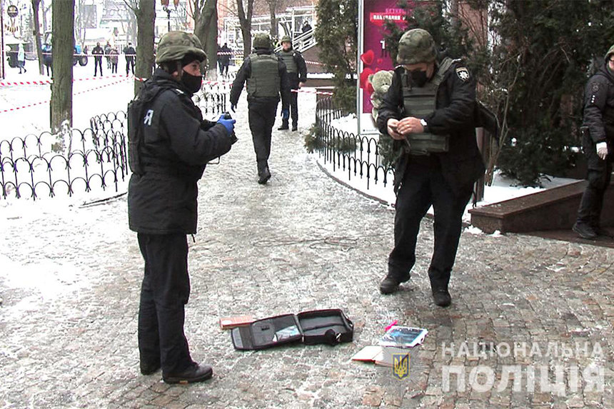 Новини Вінниці / У Вінниці молодий чоловік погрожував підірвати магазин солодощів