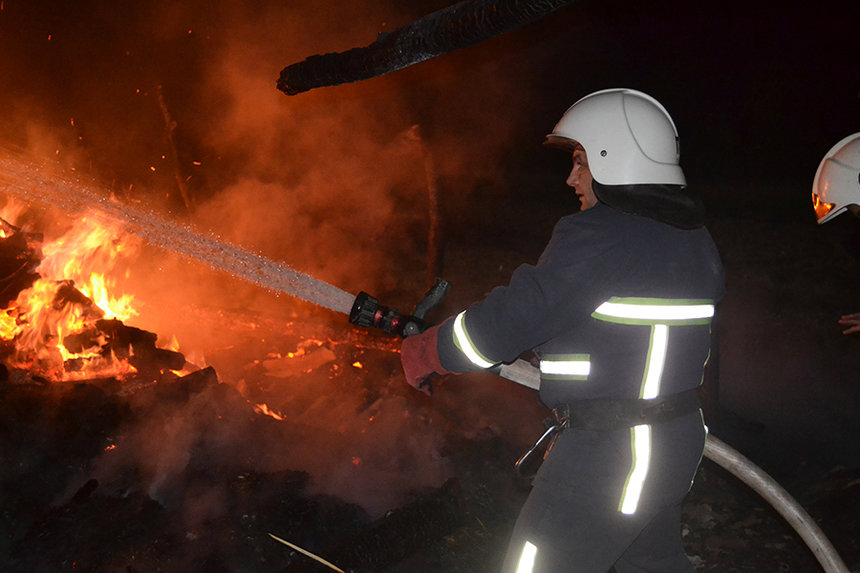 Новини Вінниці / В Ямполі на Вінниччині бійці ДСНС врятували молоду людину