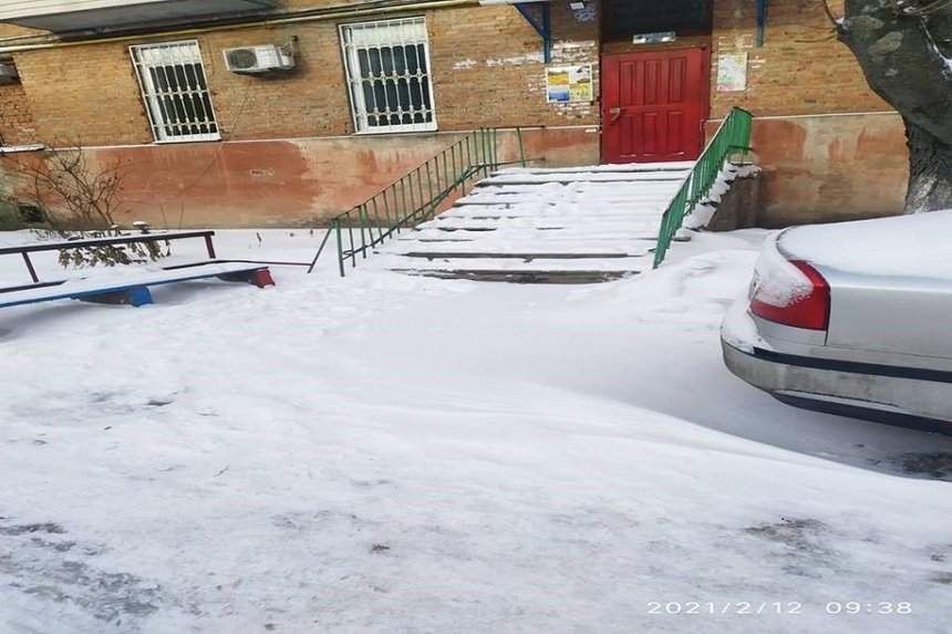 Новини Вінниці / Куди телефонувати вінничанам, якщо прибудинкові території не чистять від снігу 