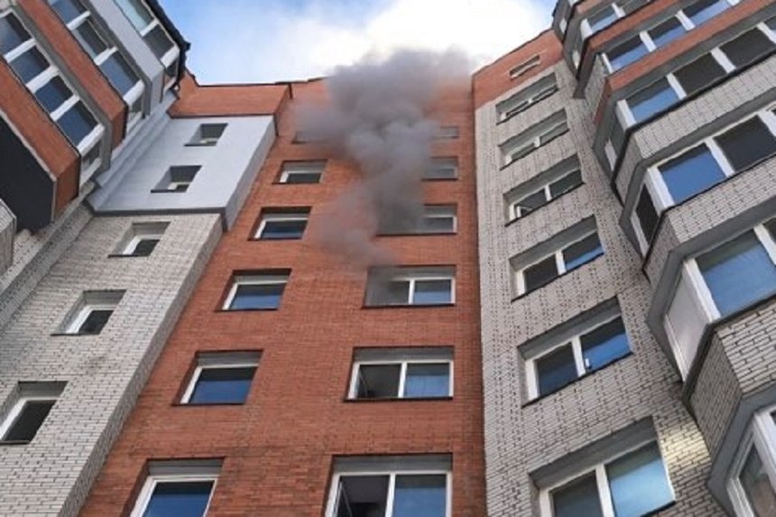 Новини Вінниці / У Вінниці горіла квартира в дев'ятиповерхівці: евакуювали семеро людей, в тому числі чотирьох дітей (ФОТО)