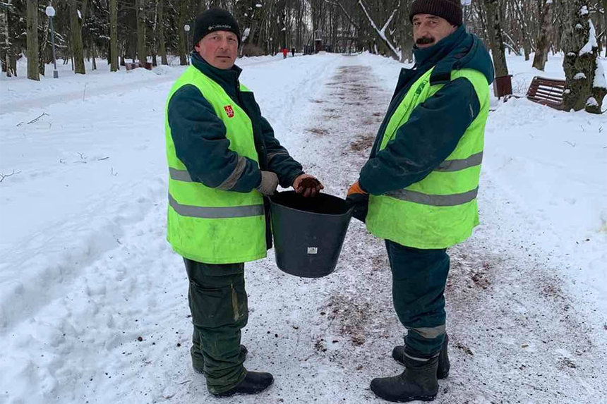 Новини Вінниці / Альтернатива бішофіту та солі: у Вінниці почали використовувати кавові відходи