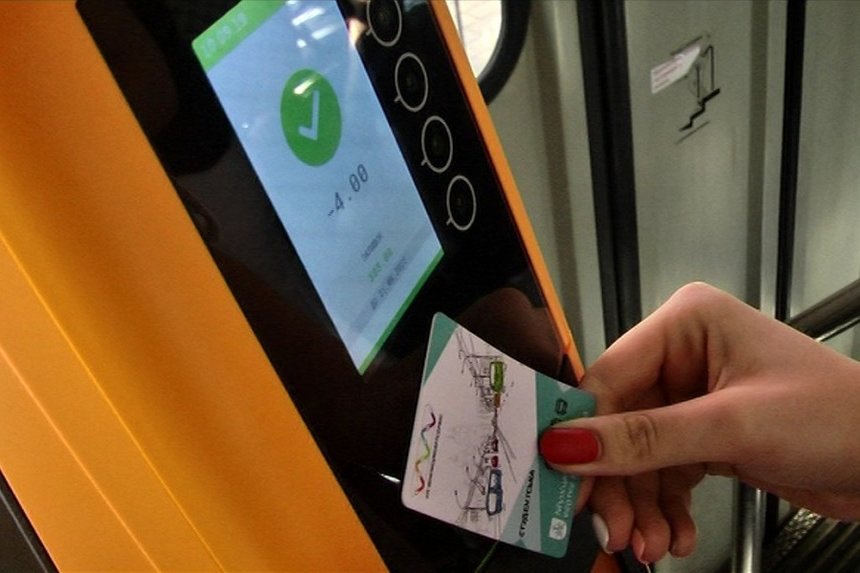 Новини Вінниці / Вінничани збирають підписи за готівкові розрахунки у міському транспорті 