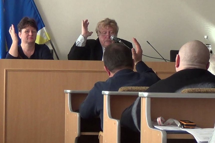 Новини Вінниці / У Ладижині завтра збираються вирішити "мовне питання": скликають позачергову сесію міськради 