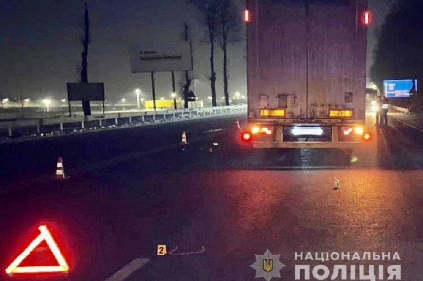 Новини Вінниці / Біля Вінниці під колесами вантажівки загинув 35-річний чоловік 