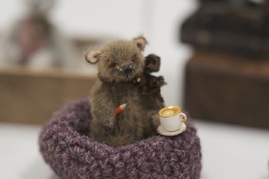 Новини Вінниці / Як вінничанка дивує поціновувачів краси мініатюрними ведмедиками (ВІДЕО)