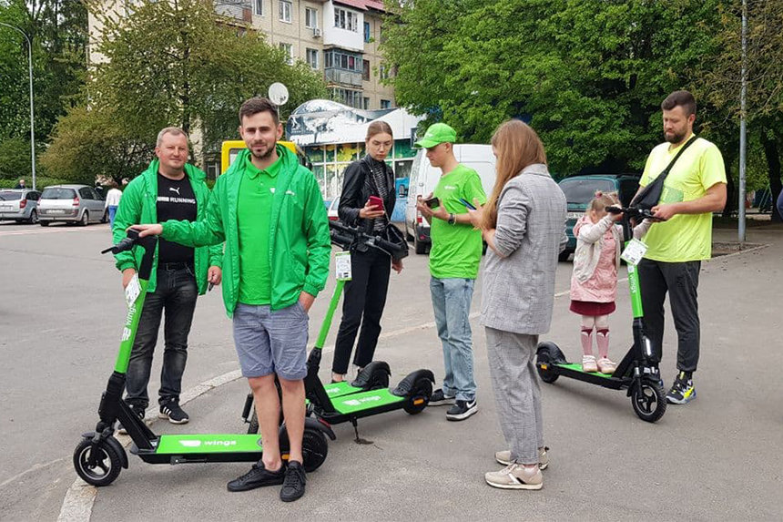 У Вінниці запровадили прокат електросамокатів, а містяни переконані, що тротуари завузькі / Новости Винницы и области / Інформаційний портал На Париже Новини Вінниці / У Вінниці запровадили прокат електросамокатів, а містяни переконані, що тротуари завузькі