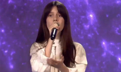 Новини Вінниці / Вінничанка співала гімн перед початку футбольного матчу збірних України та Північної Ірландії 