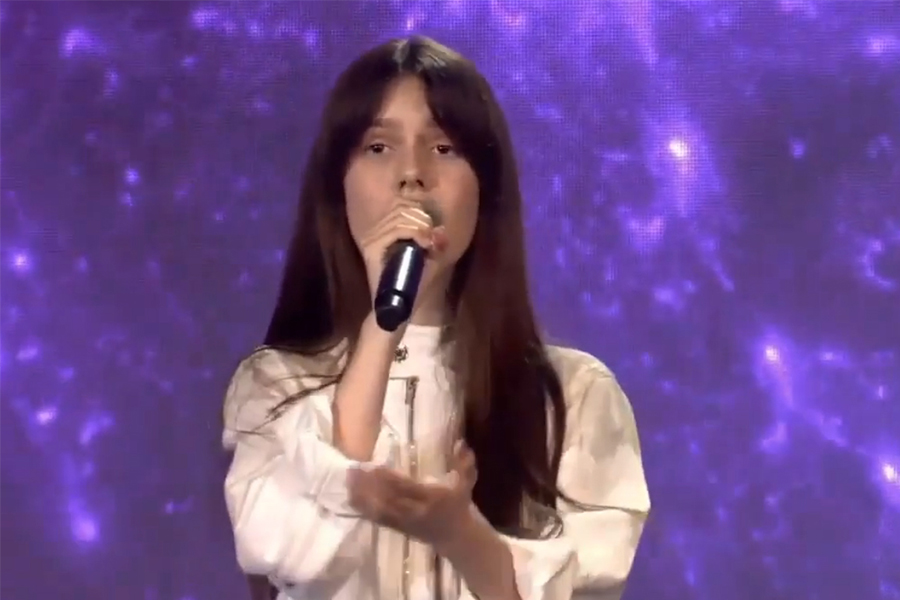 Новини Вінниці / Вінничанка співала гімн перед початку футбольного матчу збірних України та Північної Ірландії 