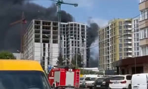 Новини Вінниці / У Вінниці горить недобудова з майбутнім елітним житлом (ВІДЕО)