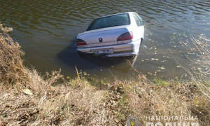 Новини Вінниці / Вночі на Вінниччині автівка опинилася у ставку. На ранок водія знайшли мертвим 
