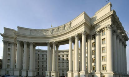 Новини Вінниці / «Надійшла команда не пускати». Двоє вінницьких «слуг народу» не змогли вилетіти до США, бо МЗС відмовилось допомагати з візою