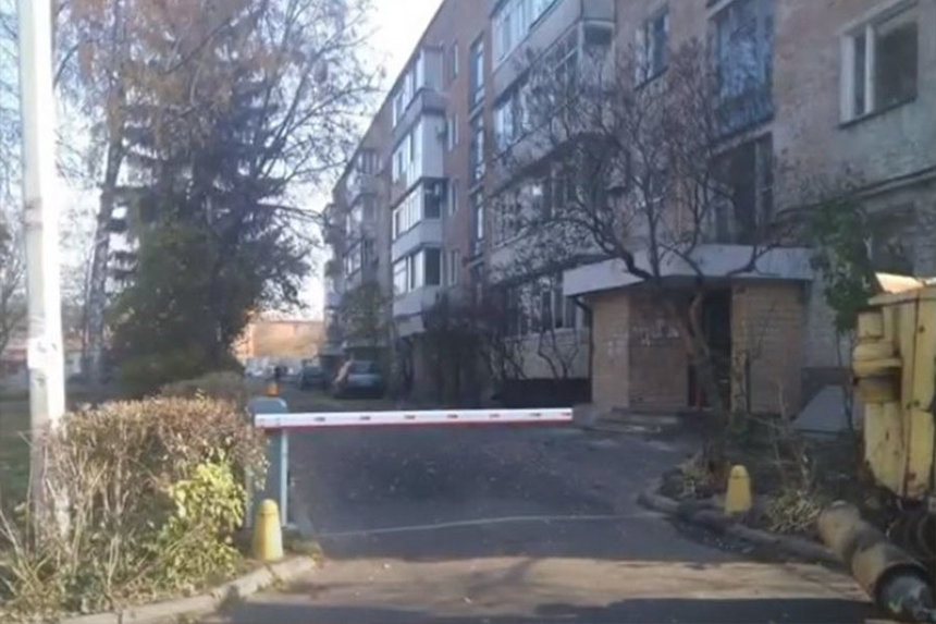 Новини Вінниці / Через шлагбаум та паркан у Вінниці притягнули до відповідальності двох голів ОСББ
