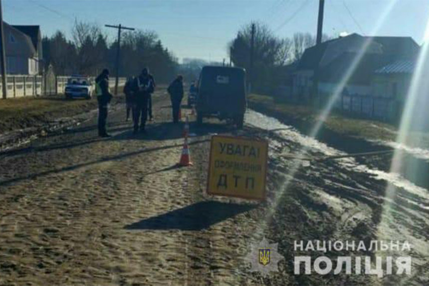 Новини Вінниці / На Вінниччині «УАЗ» на смерть збив жінку, яка йшла дорогою