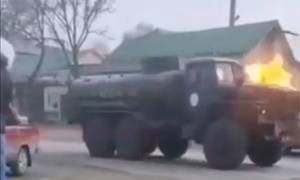 Новини Вінниці / У Сумах місцеві мешканці кидають у ворожу техніку «коктейлі Молотова» 