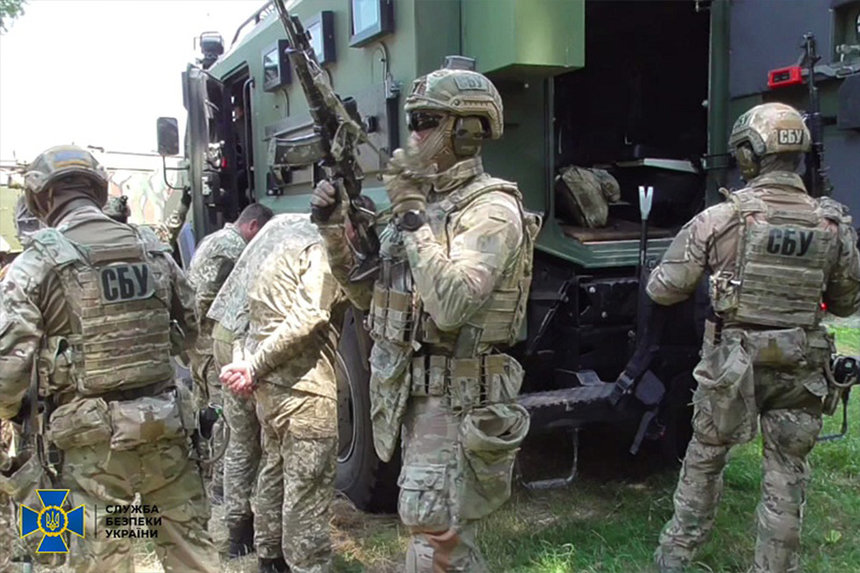 На околиці Вінниці силовики знешкоджують групу диверсантів / Новости Винницы и области / Інформаційний портал На Париже Новини Вінниці / На околиці Вінниці силовики знешкоджують групу диверсантів