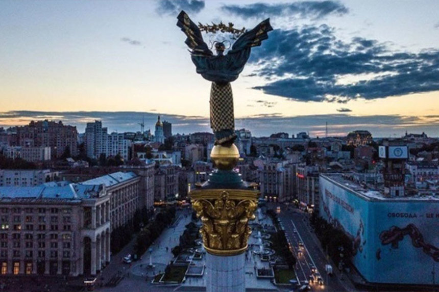 Новини Вінниці / Битва за Київ: російські військові для прикриття на бронетехніці розмістили дітей та жінок