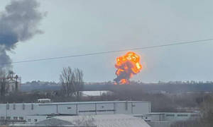 Новини Вінниці / Через ракетний удар по аеропорту Вінниці загорівся склад ПММ: одна людина загинула, трьох врятували з-під завалів