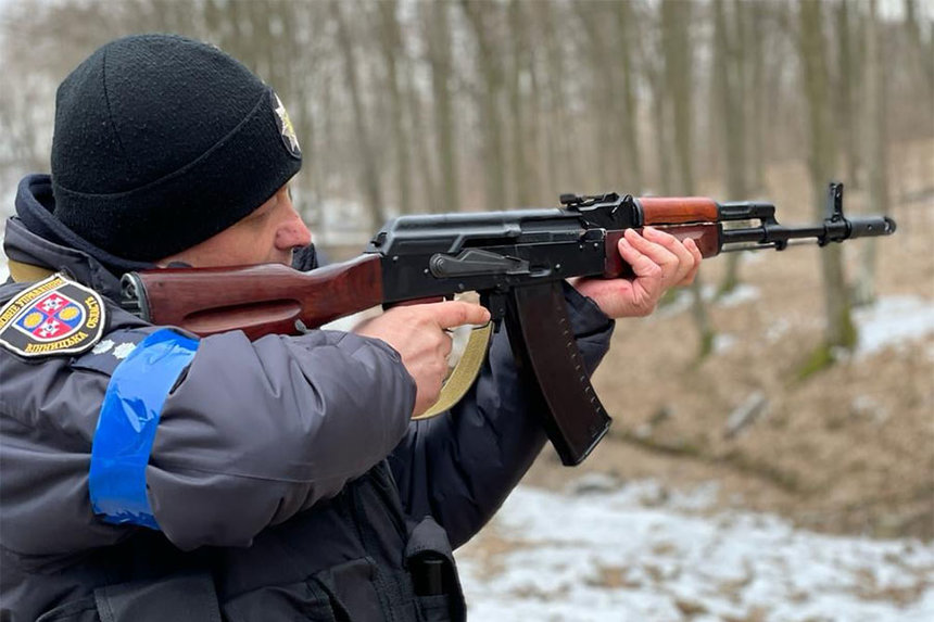Новини Вінниці / У Вінниці поліції щодня відточує навички прицільної стрільби