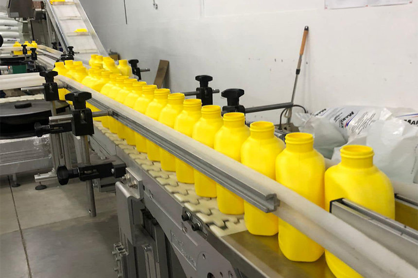 Новини Вінниці / Через дефіцит вінницьке підприємство налагодило випуск пластикових флаконів