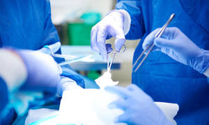 Новини Вінниці / За безкоштовну операцію 15 тисяч гривень: у Вінниці лікаря викрили на вимаганні хабаря