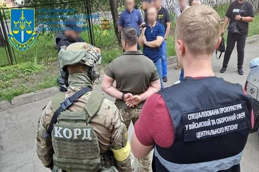 Новини Вінниці / Військова спецпрокуратура у Вінниці затримала на хабарі посадовця військкомату