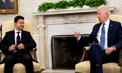 Новини Вінниці / Скандал щодо початку війни. Яка кішка пробігла між Зеленським і Байденом