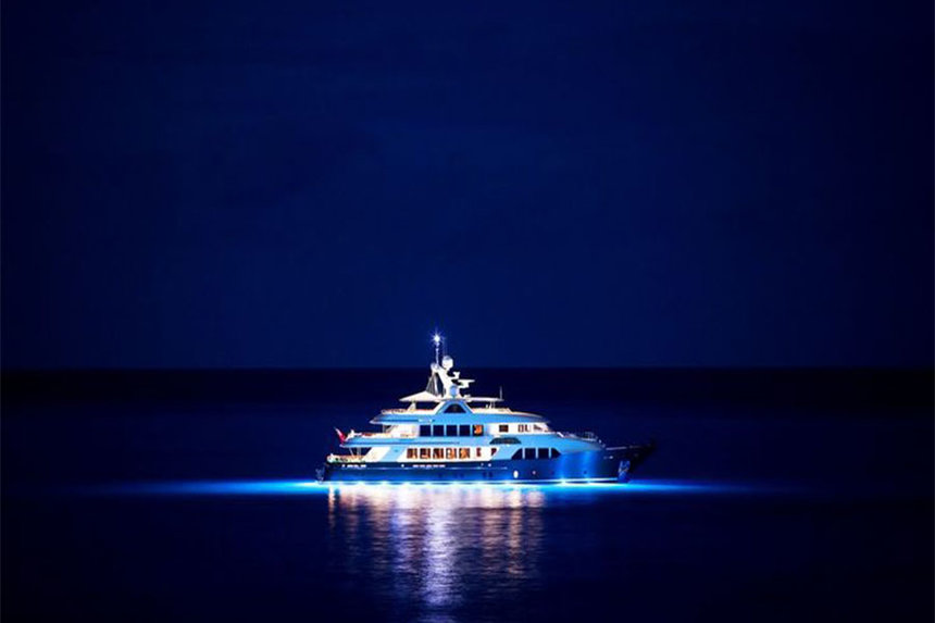 Під час комендантської години у Вінниці компанія влаштувала гулянку на катері з музикою та застіллям / Новости Винницы и области / Інформаційний портал На Париже Новини Вінниці / Під час комендантської години у Вінниці компанія влаштувала гулянку на катері з музикою та застіллям