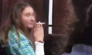 Новини Вінниці / Вінницькі правоохоронці розшукали дівчину-«поліцейську», яка нахабно палила у тролейбусі