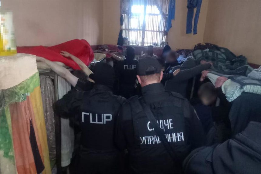 Новини Вінниці / З вінницької в’язниці засуджені «продавали» дрова по всій країні. Поліція затримала 9 причетних до шахрайств