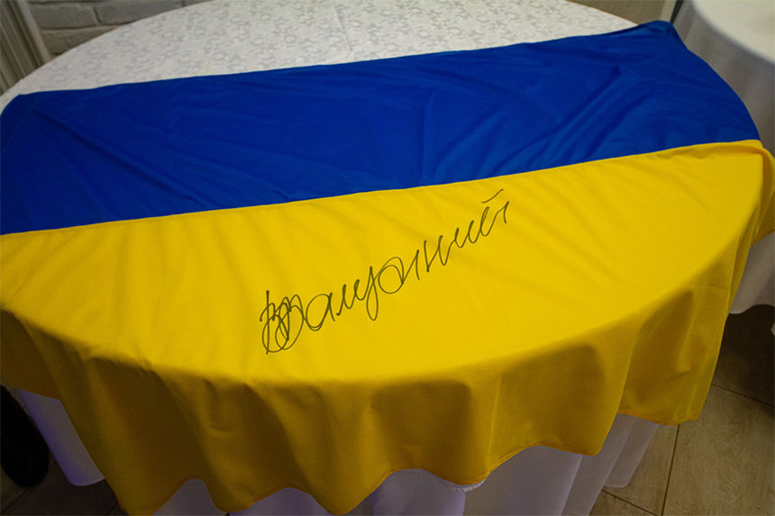 Новини Вінниці / У Вінниці на аукціоні, влаштованому до Дня культури, зібрали 324 тисячі гривень для ЗСУ