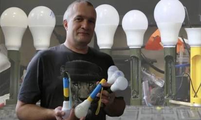 Новини Вінниці / «Світлячки» для ЗСУ. Винахідник із Вінниці виготовляє бліндажні ліхтарі для військових