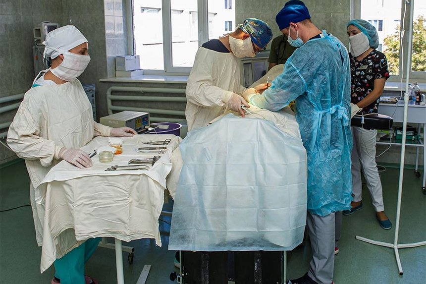 Новини Вінниці / Наслідки блекаута: у Вінниці хірурги рятували життя хлопчика завдяки дизель-генератору