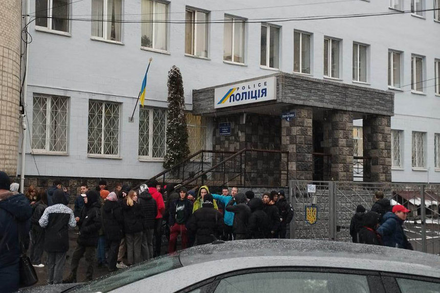 Новини Вінниці / Російський рух «ПВК «Редан» поширився на Вінницю: після першої акції поліція перевірила документи у десятків молодиків