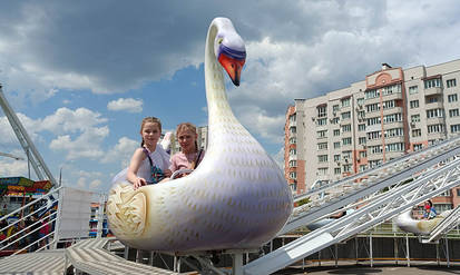 Новини Вінниці / Більше десяти груп дітей військових та ВПО безкоштовно відвідали у Вінниці атракціони фестивалю «Колесо підтримки»