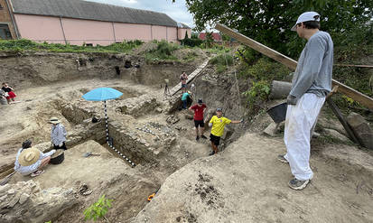 Новини Вінниці / Під час розкопок у центрі Вінниці археологи знайшли козацькі люльки, старовинні монети та фрагменти вишуканого посуду